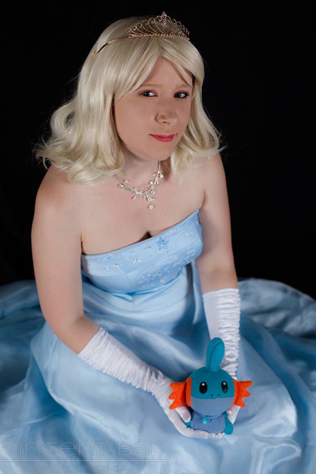 Jemo Kohiri – Sakiko Tatsumi – Trainerin/Prinzessin – Pokemon oder Disney